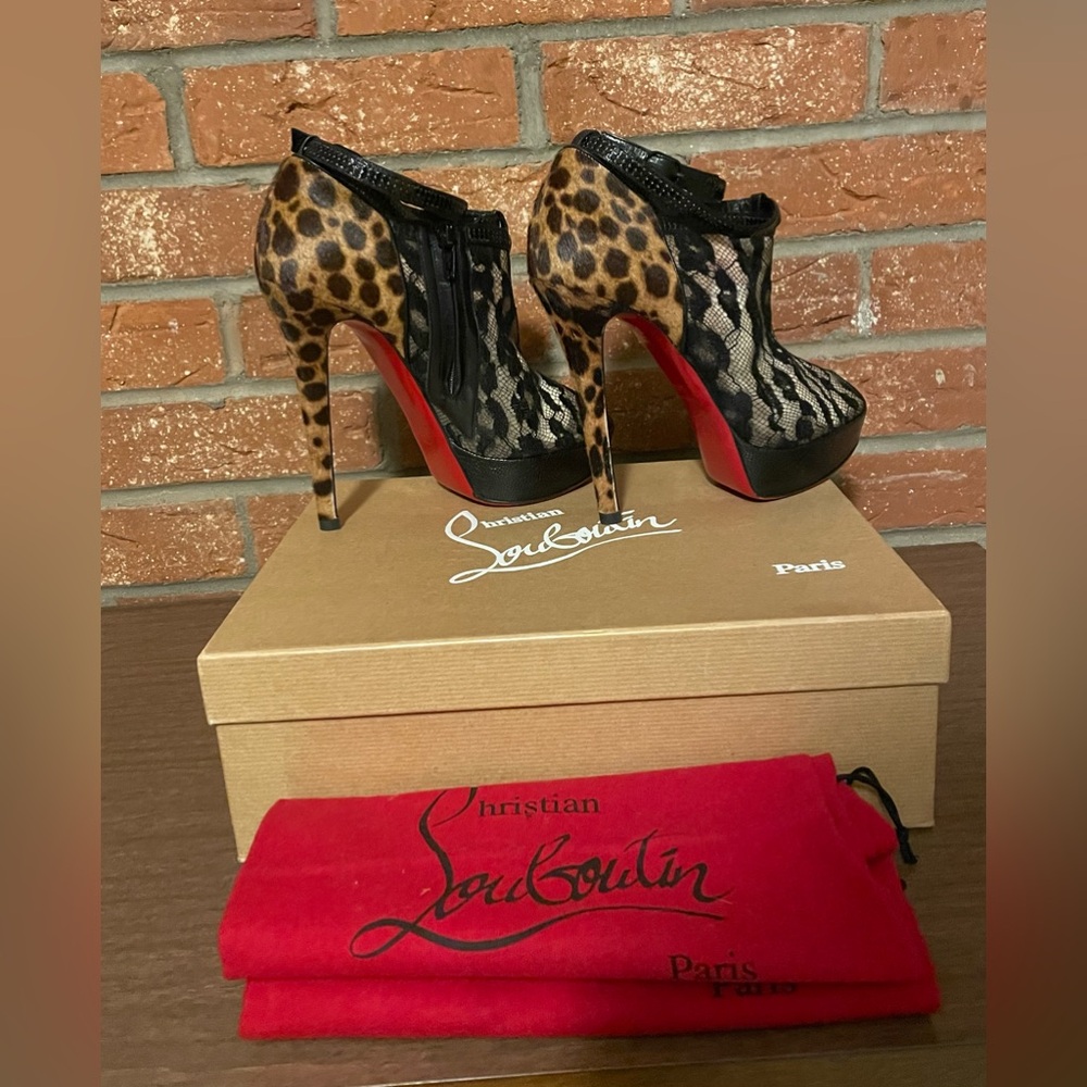 CHRISTIAN LOUBOUTIN Bridget Lace  / Leopard
Bootie 38.5